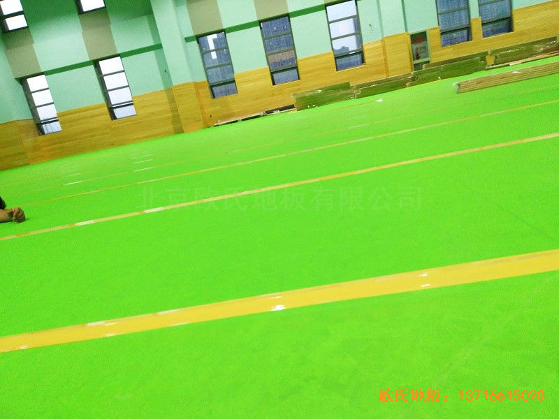 武漢廣阜屯小學(xué)清江錦城分校籃球館運動地板施工案例3