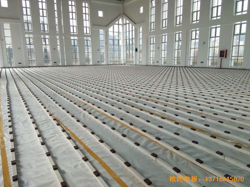 浙江溫嶺石橋頭中心小學(xué)籃球館運(yùn)動(dòng)木地板安裝案例1