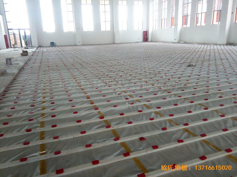 山東濟南歷城區(qū)雪山小學籃球館體育木地板鋪設(shè)案例1