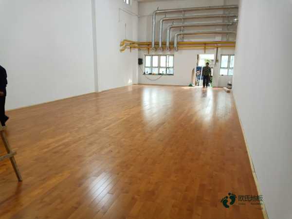 運(yùn)動木地板廠家有原木基地嗎