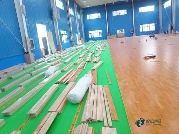 專業(yè)運(yùn)動(dòng)籃球木地板排行2