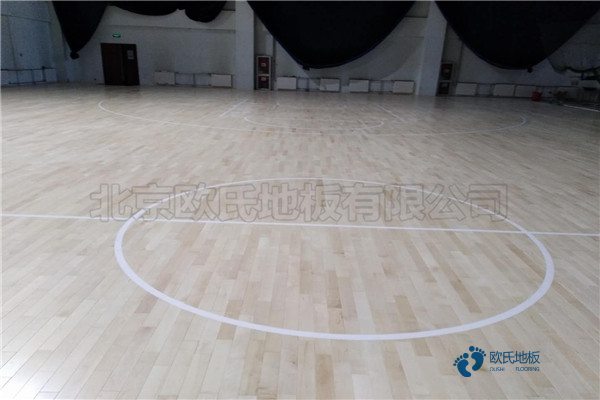 籃球場地木地板哪個牌子比較好1