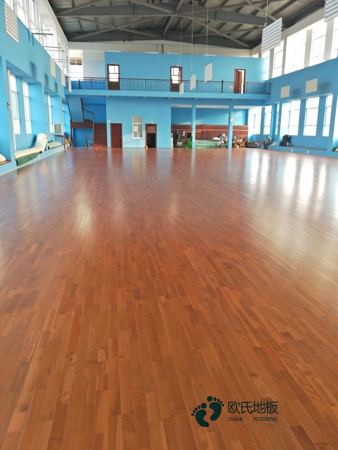 大學(xué)運(yùn)動籃球木地板較低價(jià)格