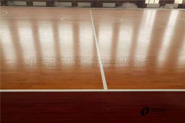 籃球場(chǎng)運(yùn)動(dòng)木地板安裝價(jià)格是多少1