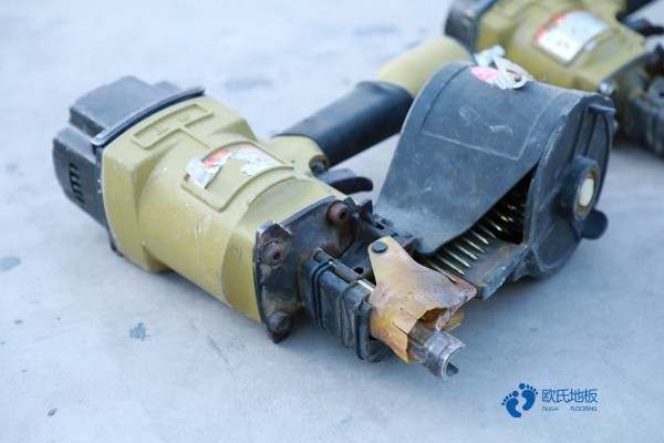 室內籃球館木地板施工流程2