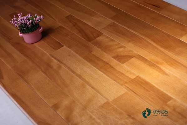 室內(nèi)運動木地板翻新施工1