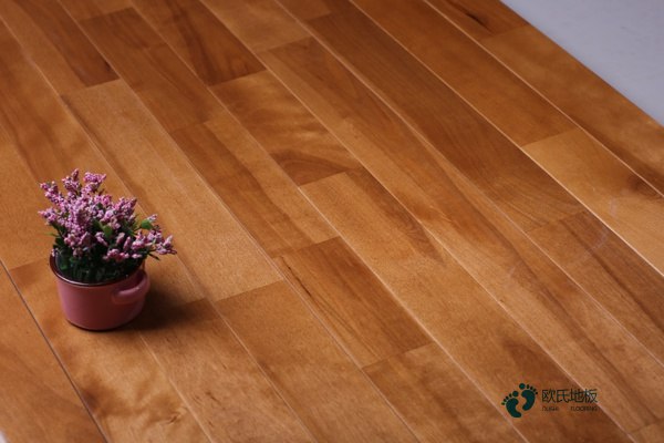 室內(nèi)運動木地板翻新施工3