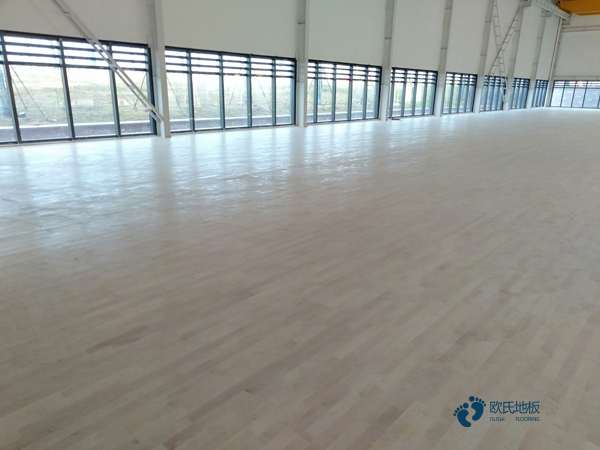 體育木地板價格差異2