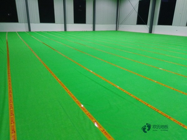 普通運(yùn)動籃球木地板較低價(jià)格